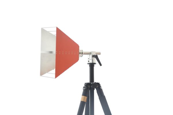 Broadband dual ridged horn antenna, frequency ranges from 0.8-12GHz, 10.5dBi Gain