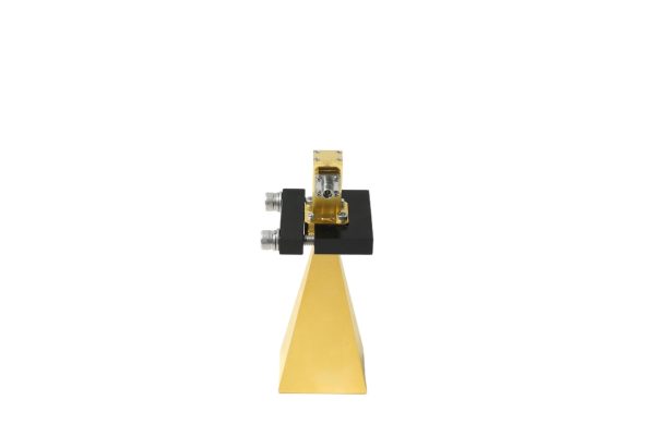 Broadband dual ridged horn antenna with a frequency range of 18 to 40GHz