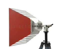 Broadband dual ridged horn antenna 0.4-6GHz, 10.5dBi Gain
