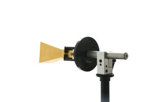Broadband dual ridged horn antenna 7.5-18GHz,15dBi
