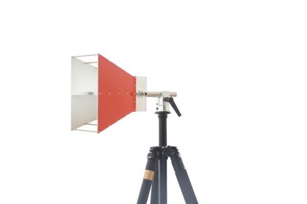 Broadband dual ridged horn antenna, frequency ranges from 0.8-8GHz, 10.5dBi Gain