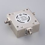 6 GHz to 18 GHz, 1,5 dB Insertion Loss, 11 dB Isolation, SMA Coaxial Series Isolator-TG1201K