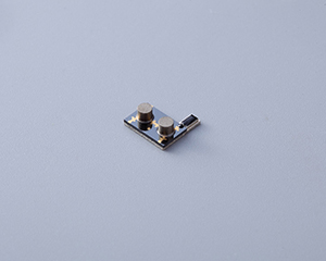 15.7 GHz to 17.7 GHz, 1.1 dB Insertion Loss, 30 dB Isolation, GWB Micro-strip Series Isolator-WH1502AS12