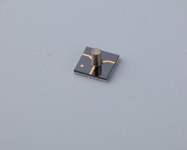 34 GHz to 36 GHz, 1.2 dB Insertion Loss, 16 dB Isolation, GWB Micro-strip Series Isolator-WH3002A2