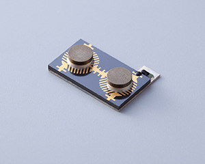 5.2 GHz to 5.7 GHz, 0.4 dB Insertion Loss, 20 dB Isolation, GWB Micro-strip Series Isolator-WH502AS7